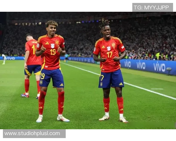 西班牙足球明星的崛起与成就解析及其对全球足球的影响