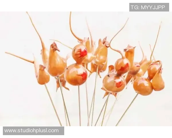 足球明星与糖人艺术的奇妙碰撞展现了运动与创意的完美结合 足球明星与糖人艺术的奇妙碰撞展现了运动与创意的完美结合