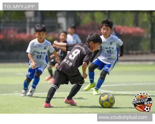 足球明星身高对比分析图揭示运动员身高与表现之间的关系 足球明星身高对比分析图揭示运动员身高与表现之间的关系